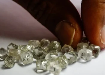 SIC apreende 450 supostas pedras de diamantes no Lucapa