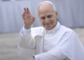 Papa Leão XIV passa noite tranquila após cirurgia que confirmou cancro no pulmão