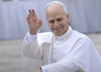 Papa Leão XIV passa noite tranquila após cirurgia que confirmou cancro no pulmão