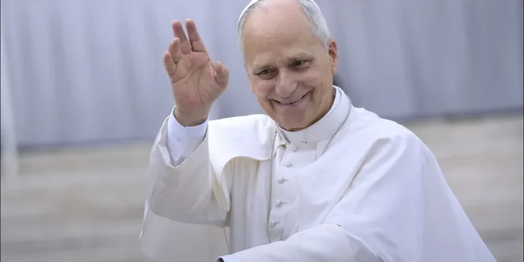 Papa Leão XIV passa noite tranquila após cirurgia que confirmou cancro no pulmão