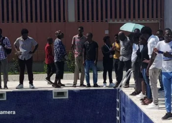 Estudantes do CEFOPESCA obrigados a regressar em carrinhas e camiões de carga animal