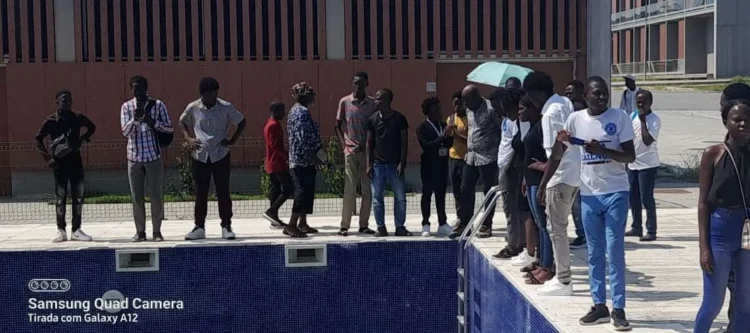 Estudantes do CEFOPESCA obrigados a regressar em carrinhas e camiões de carga animal