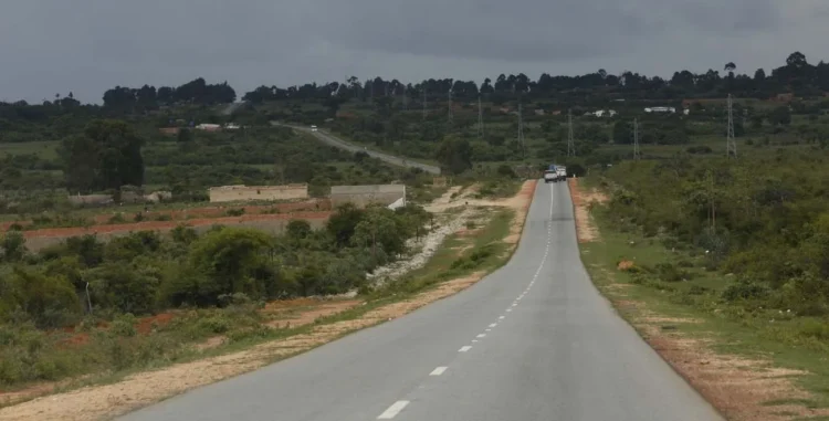 Asfaltagem de mais de 250 km de estrada em Malanje cria mais de mil empregos